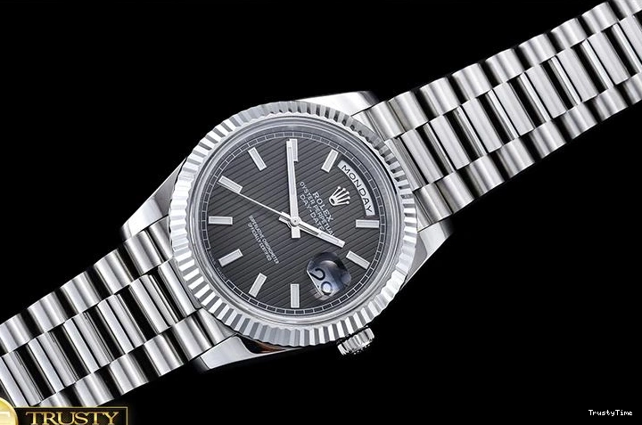 1026 RDD0202B – DayDate 40mm ModernLook 666